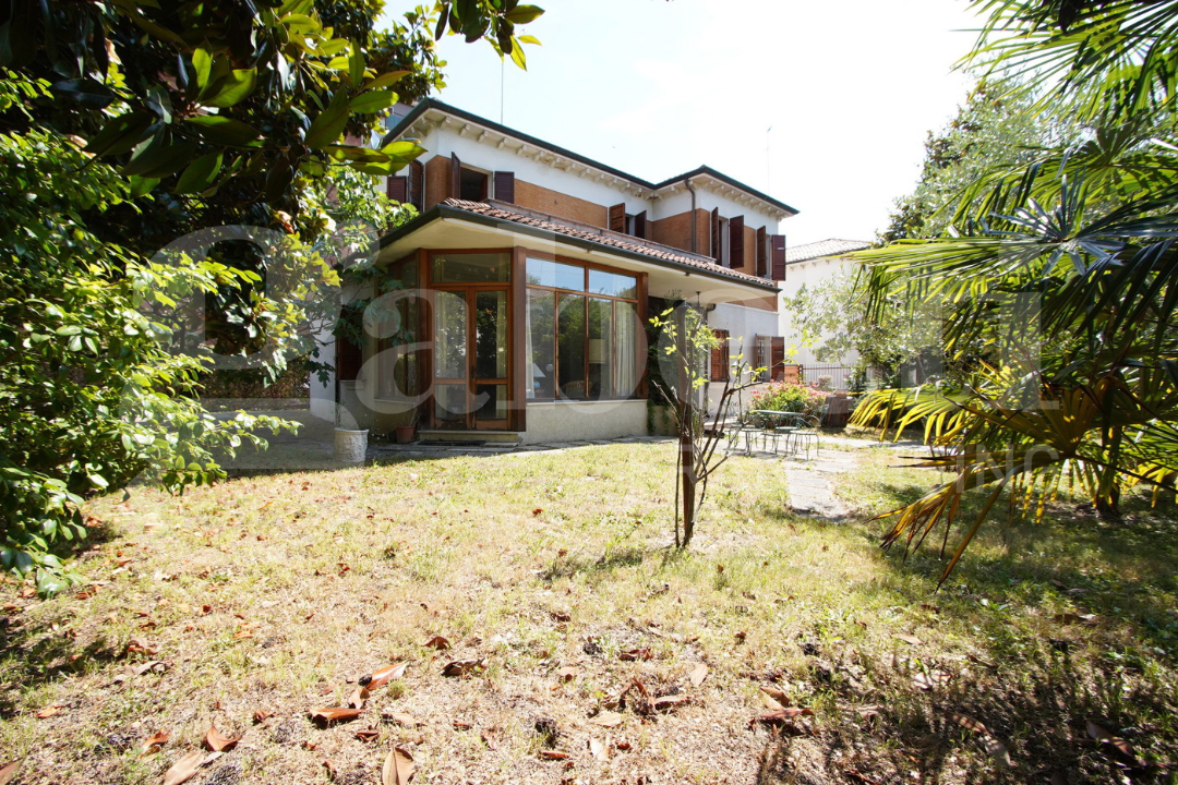 Villa - Image 1