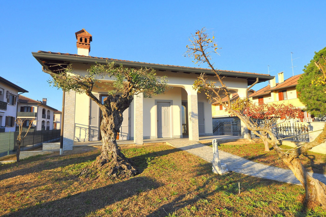 Villa - Image 2