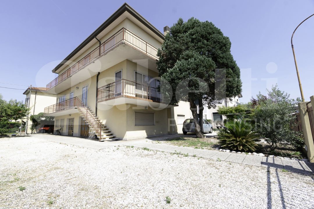 Villa - Image 1