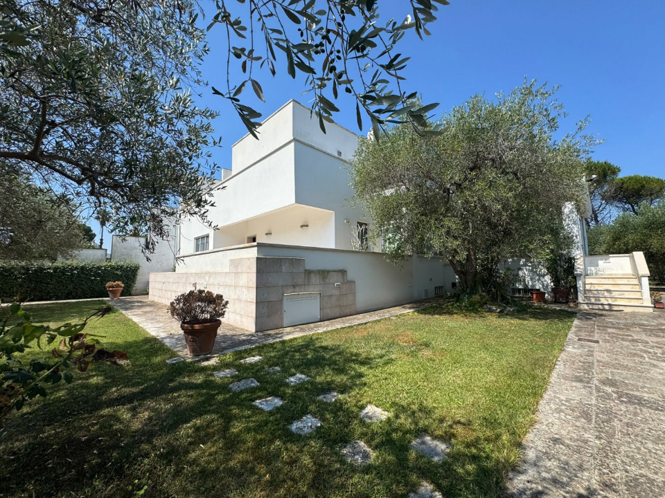 Villa - Image 1