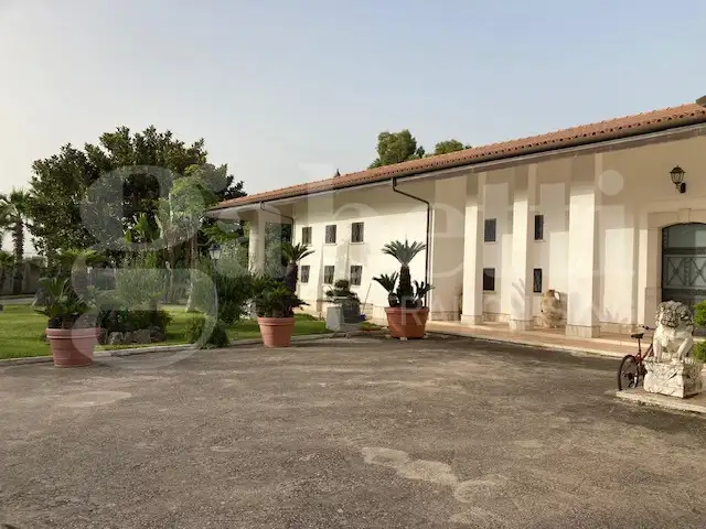 Villa - Image 2