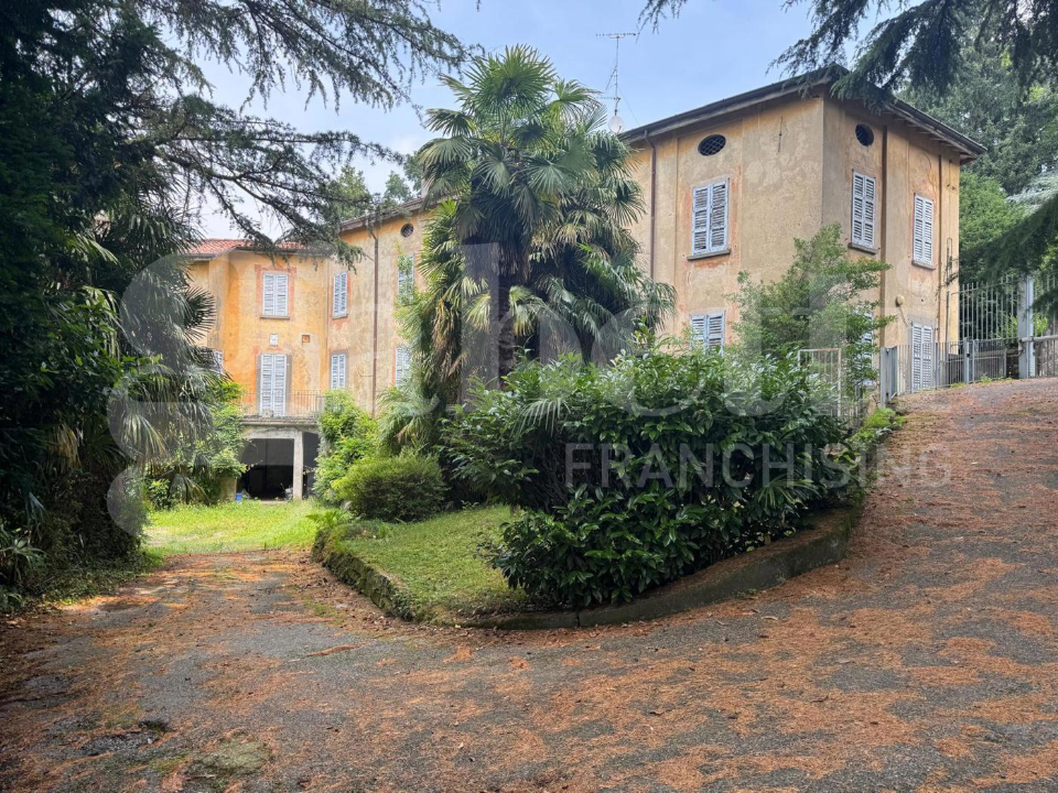 Villa - Image 1
