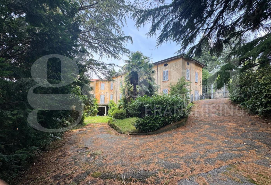 Villa - Image 2