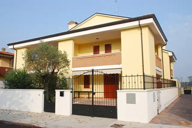 Villa - Image 2