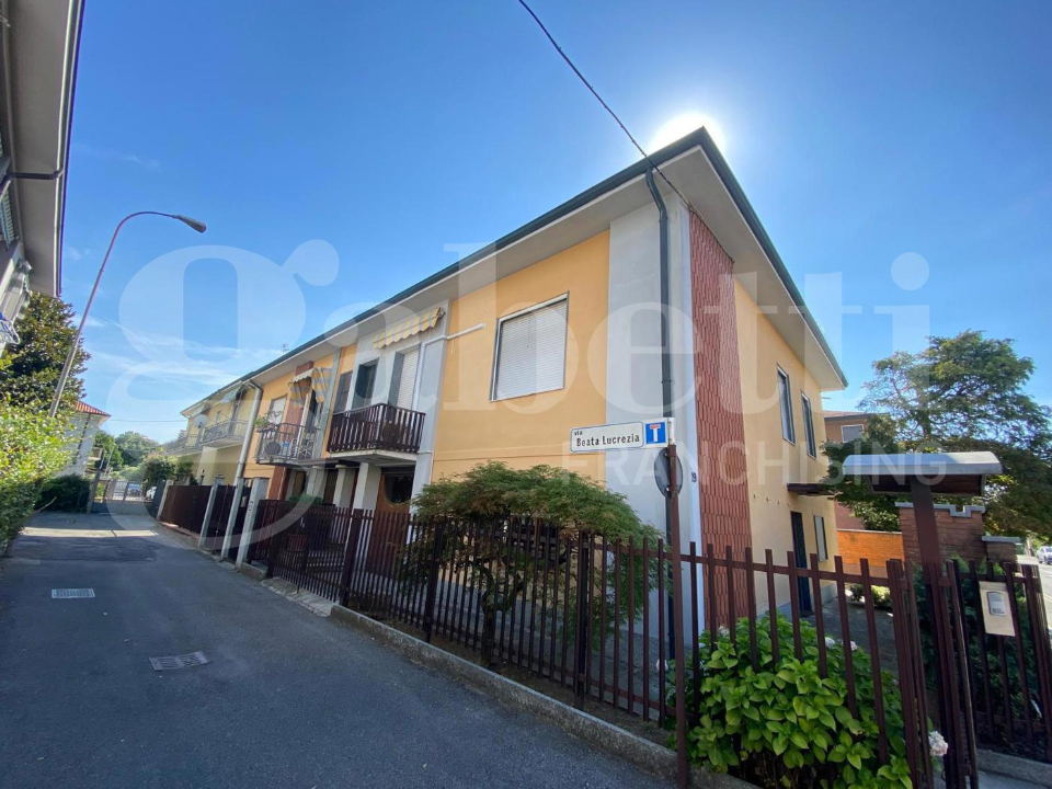 Villa - Image 2