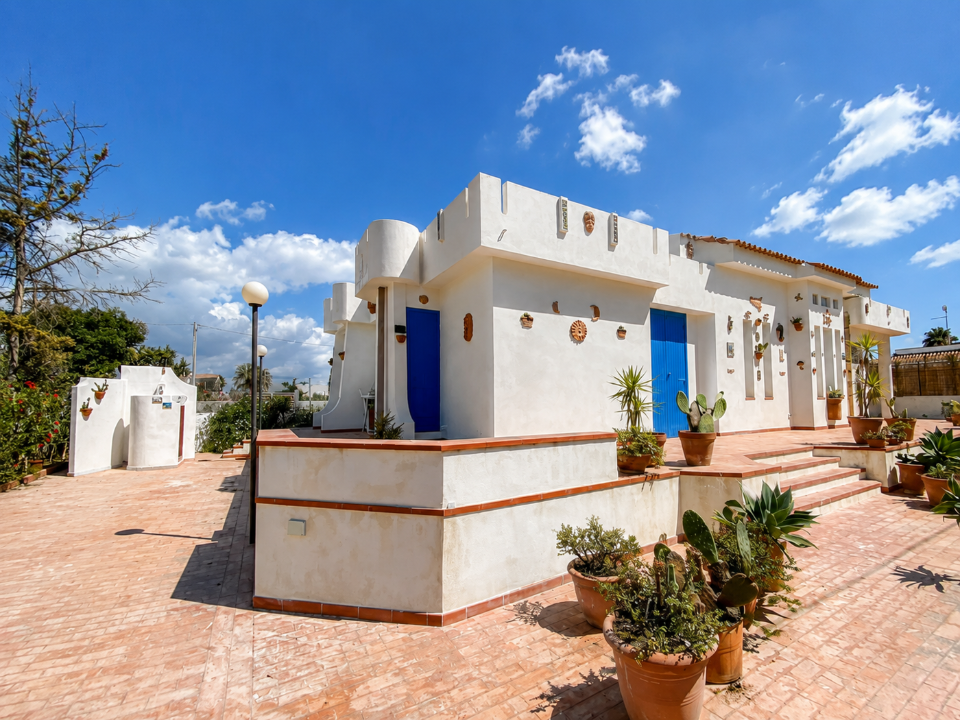 Villa - Image 2