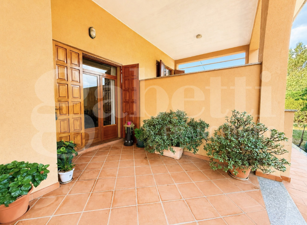 Villa - Image 2