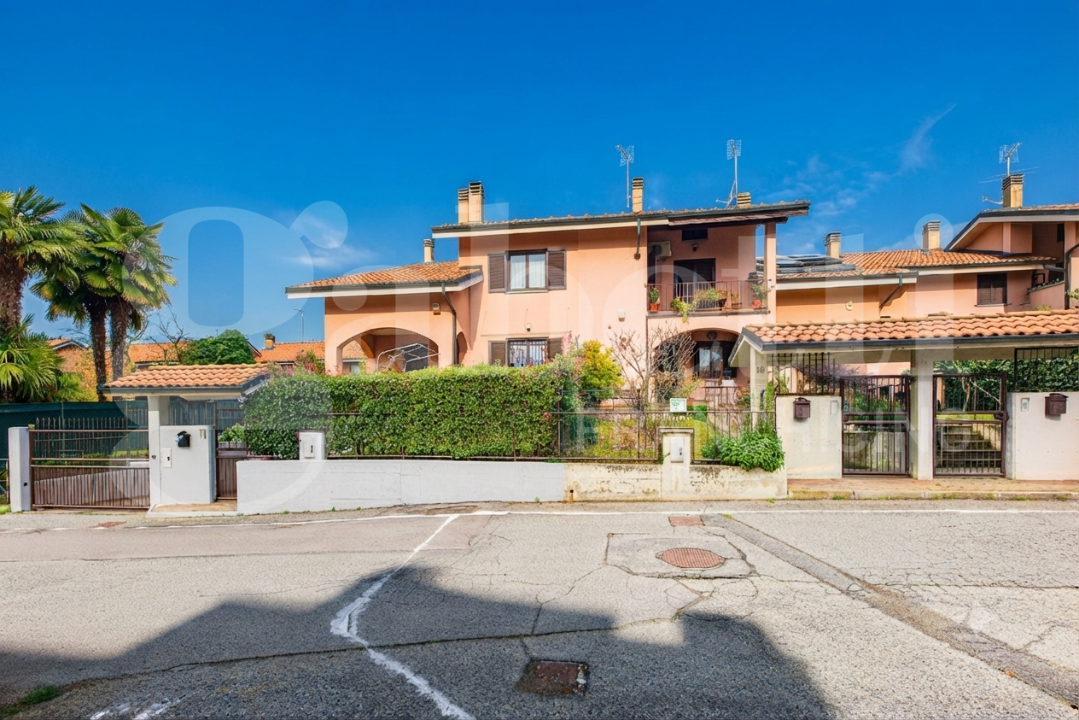 Villa - Image 2