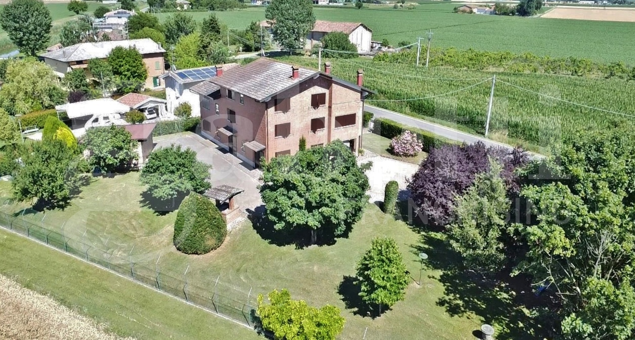 Villa - Image 1