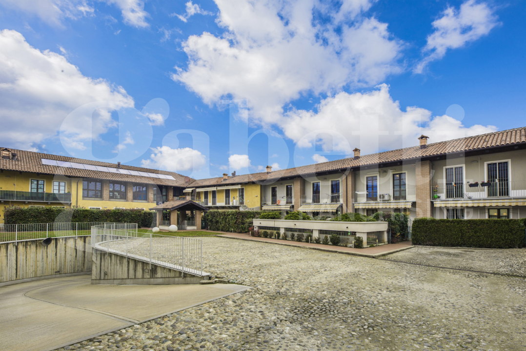 Villa - Image 1
