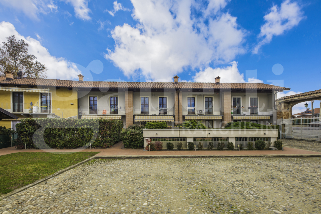 Villa - Image 2
