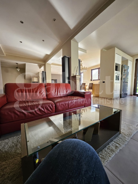 Villa - Image 1