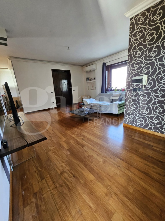 Villa - Image 2