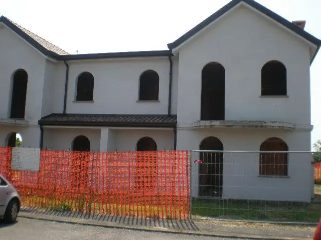 Villa - Image 2