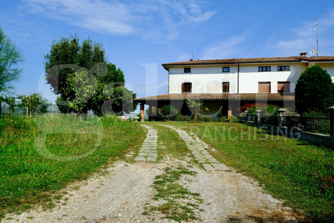 Villa - Image 2