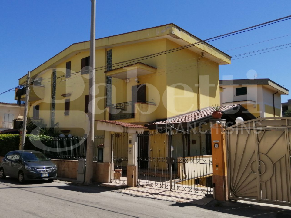 Villa - Image 1