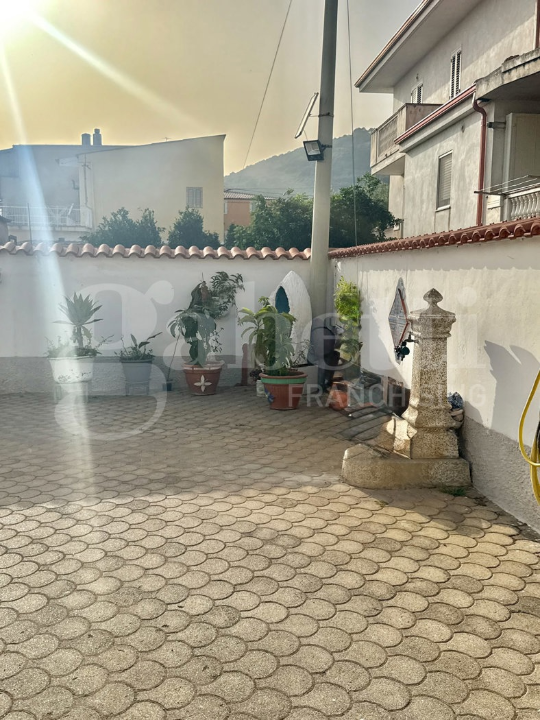 Villa - Image 2