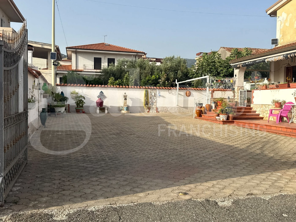 Villa - Image 3