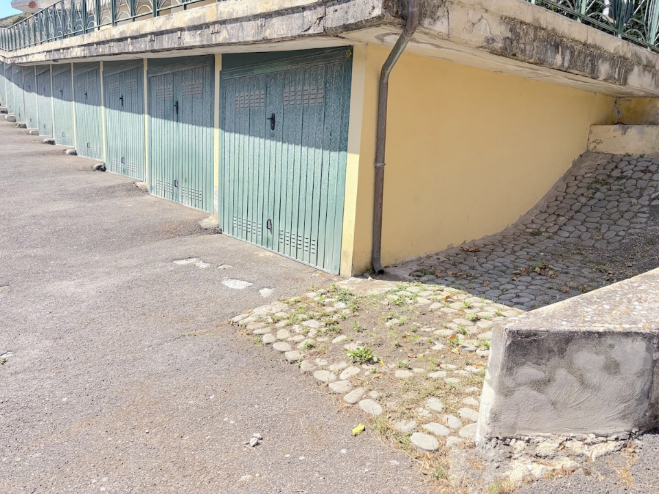 Box - Image 11