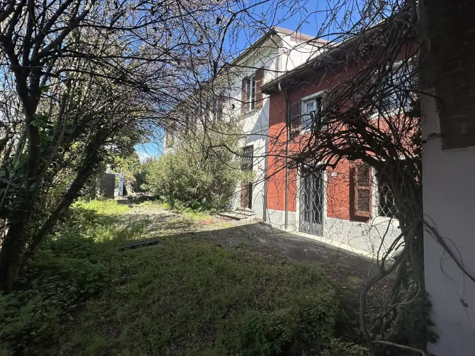 Villa - Image 2