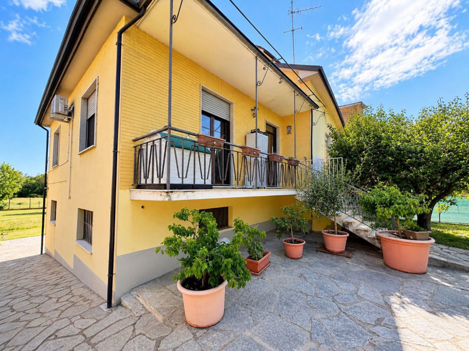 Villa - Image 2