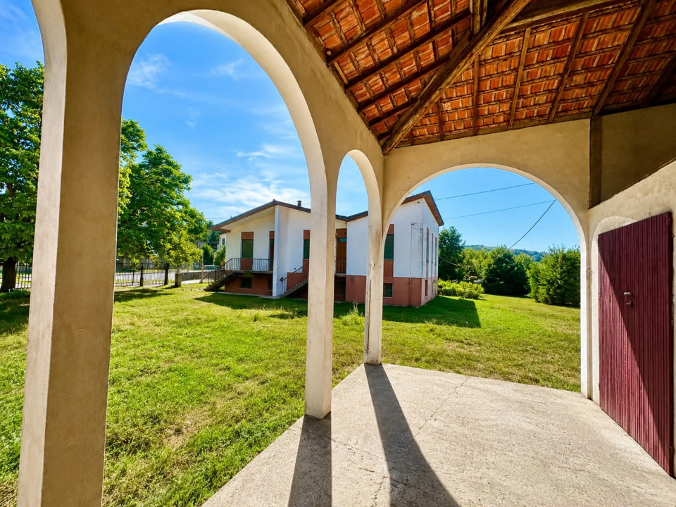 Villa - Image 2