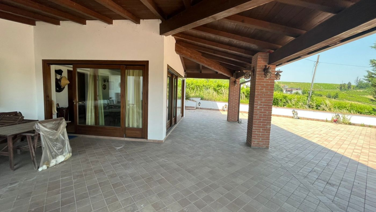 Villa - Image 2
