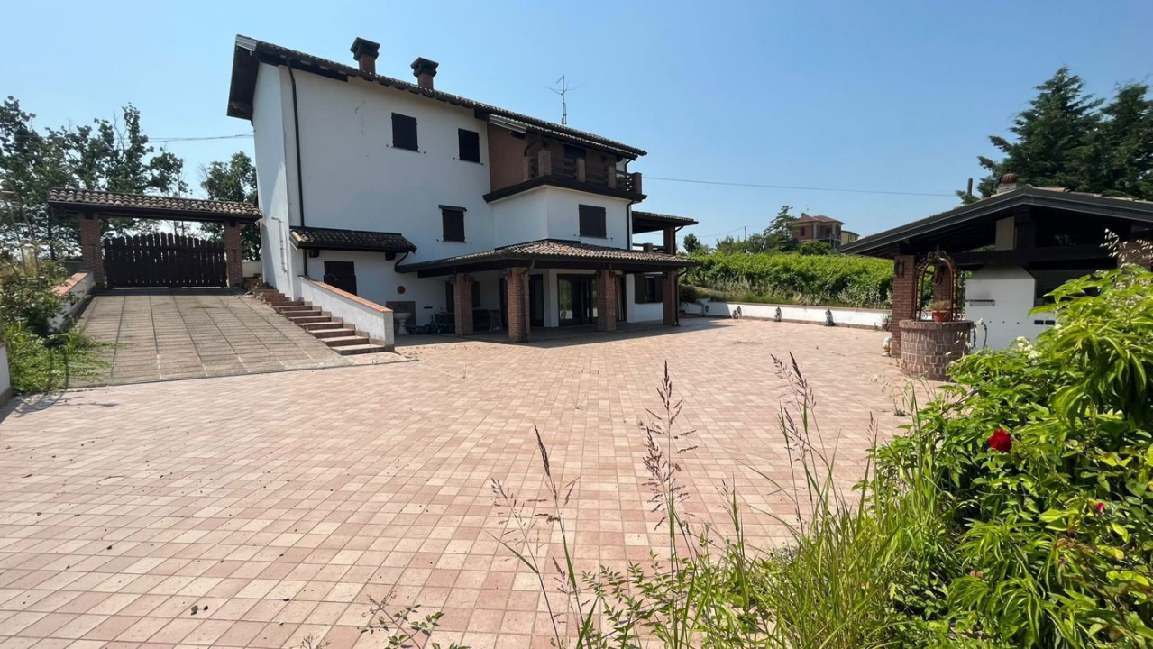 Villa - Image 1