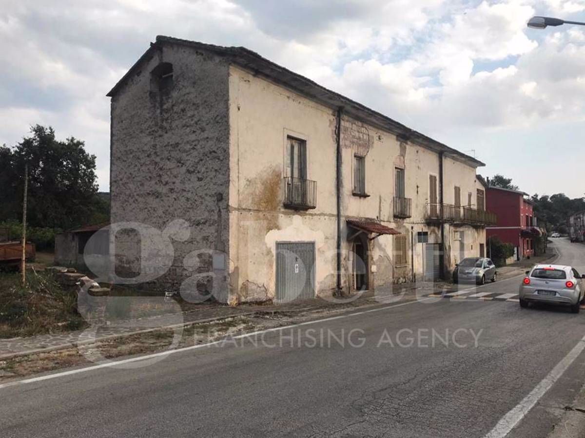 Casa indipendente in vendita a Galluccio (CE)