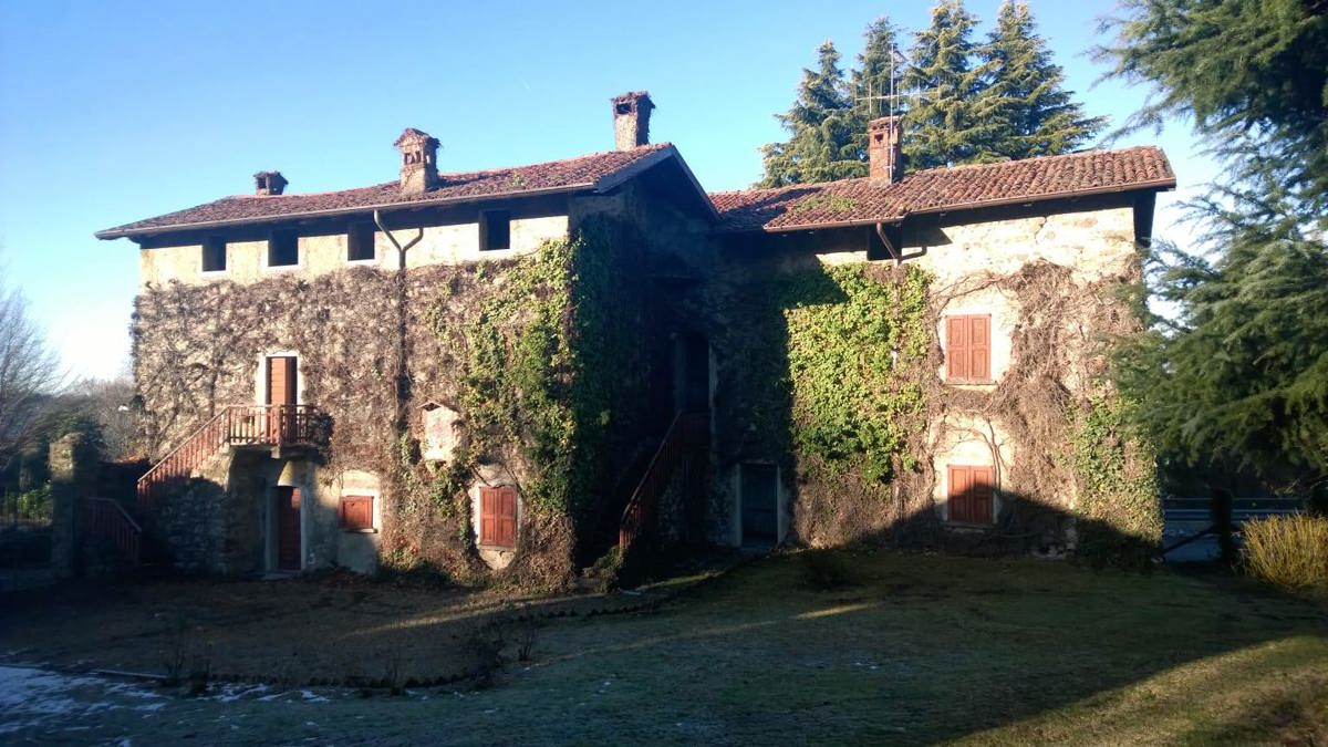 Casa indipendente in vendita a Castello Di Brianza (LC)