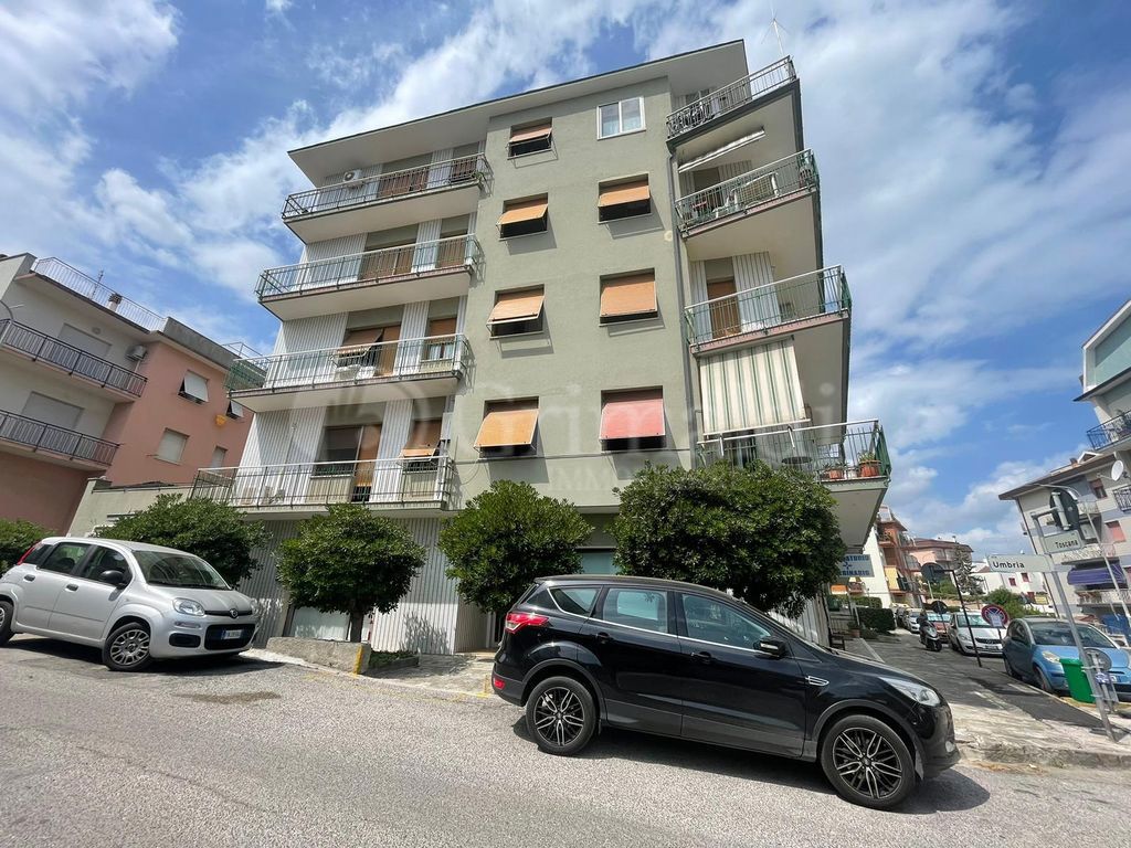 Appartamento in vendita a Falconara Marittima (AN)