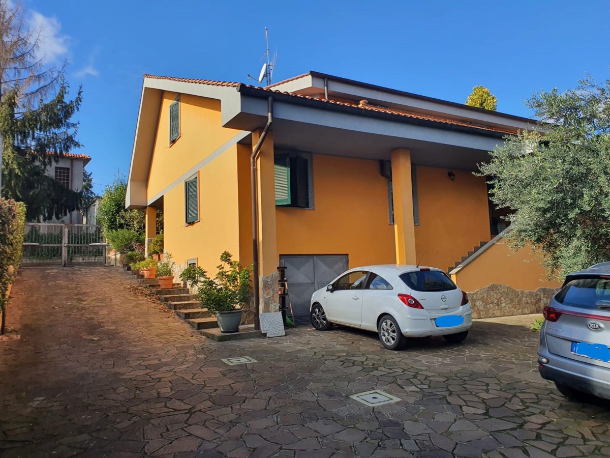 Villa in vendita a Lariano (RM)