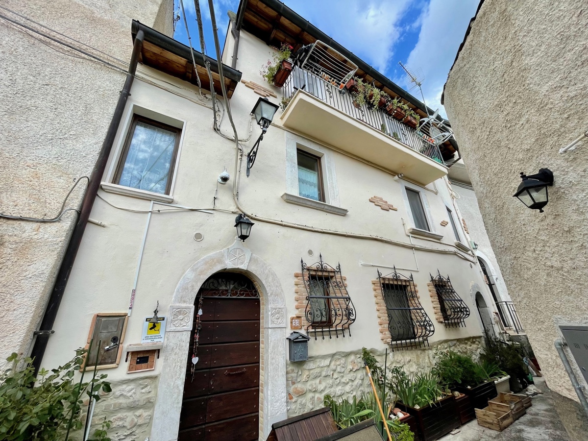 Casa indipendente in vendita a Fagnano Alto (AQ)