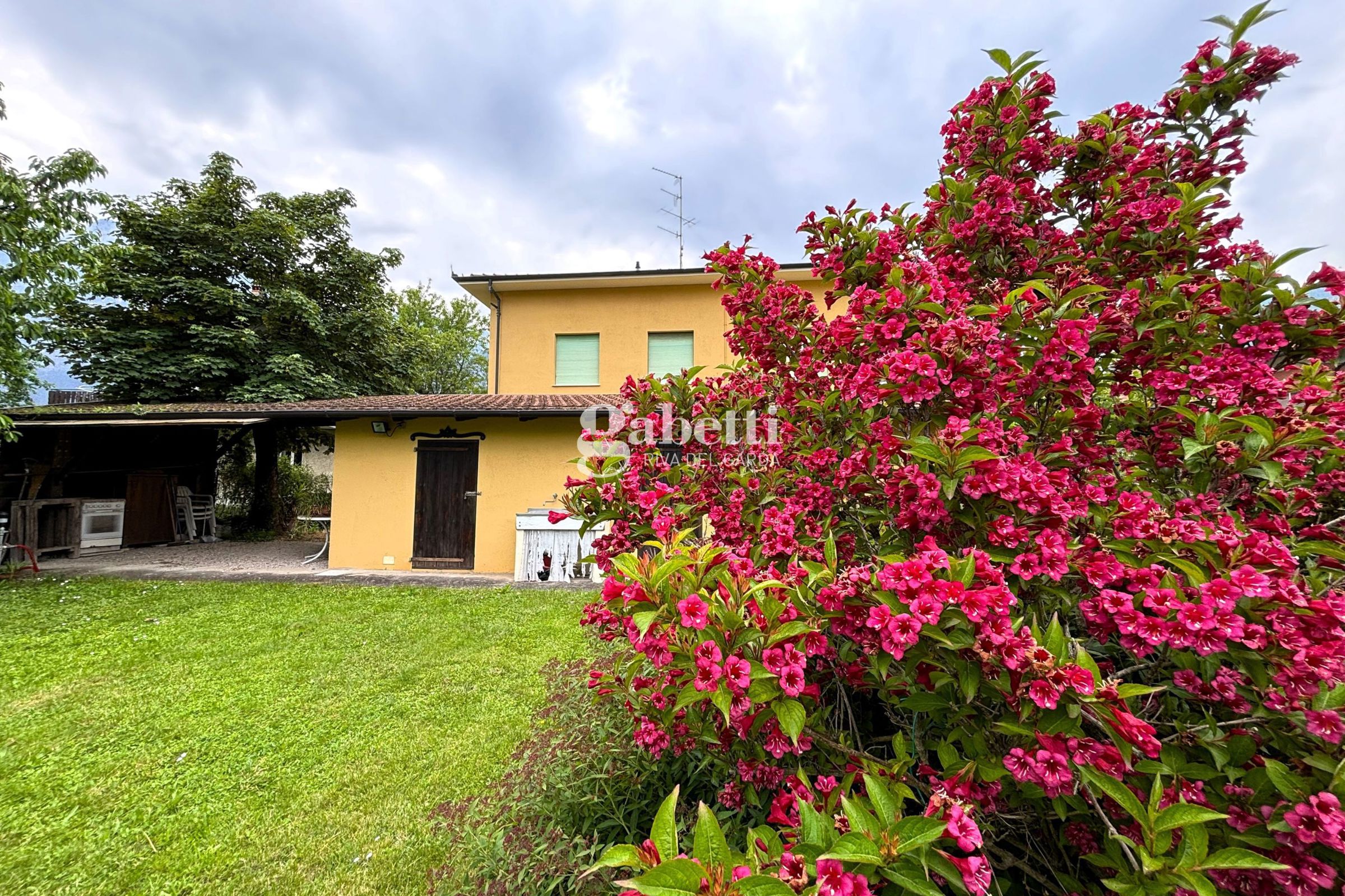 Casa indipendente in vendita a Riva Del Garda (TN)