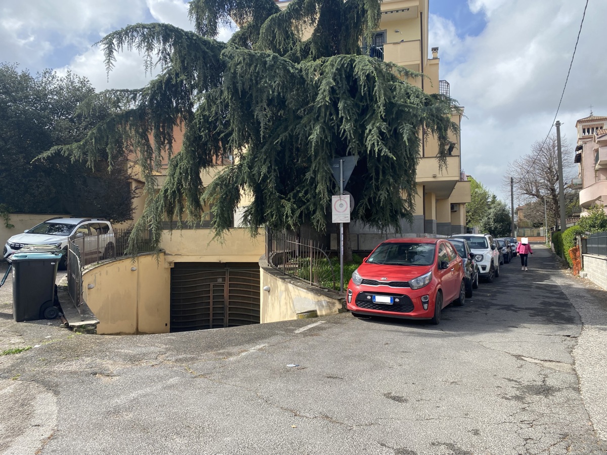Garage/Box/Posto auto in affitto a Grottaferrata (RM)