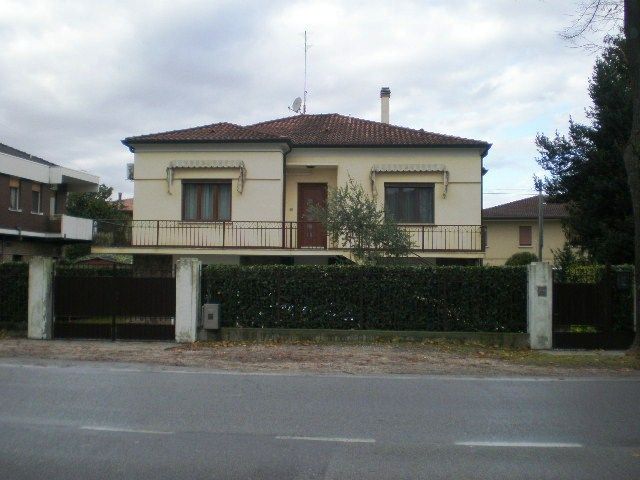 Villa in vendita a Adria (RO)