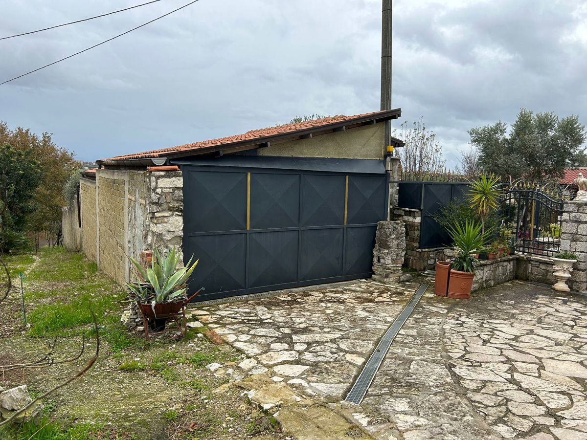 Casa indipendente in vendita a Pietrelcina (BN)