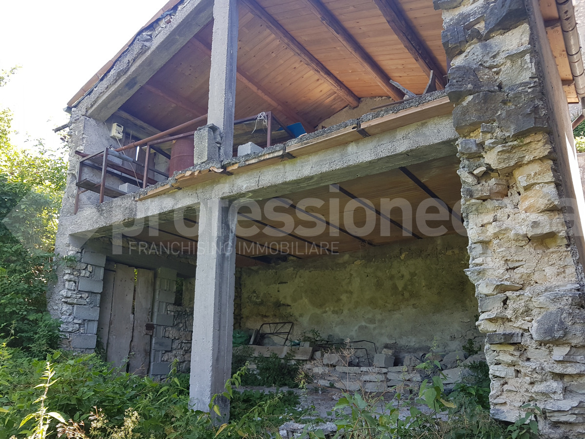 Rustico in vendita a Montenero Val Cocchiara (IS)