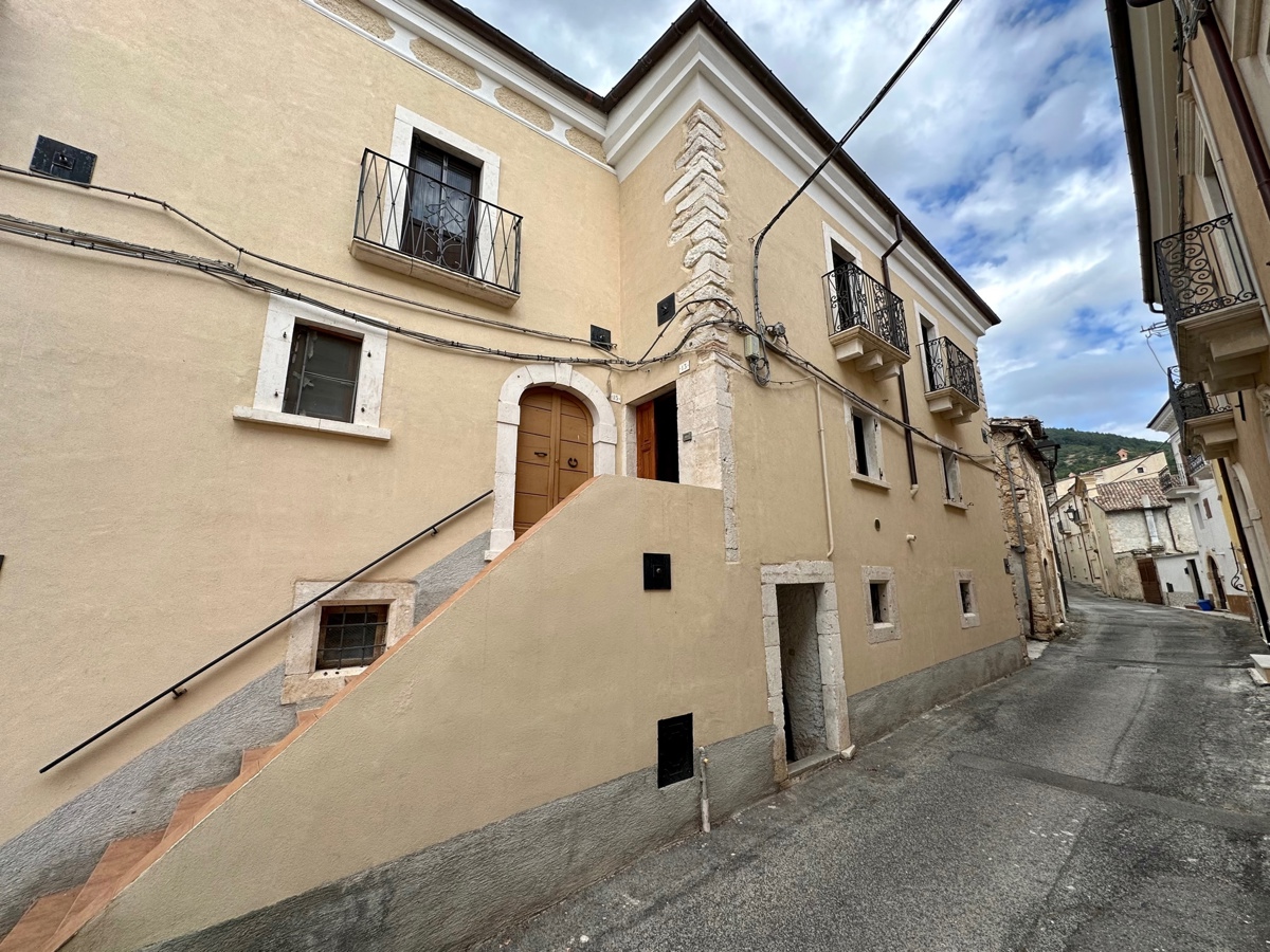Casa indipendente in vendita a Carapelle Calvisio (AQ)