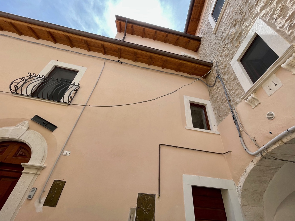 Casa indipendente in vendita a San Demetrio Ne' Vestini (AQ)