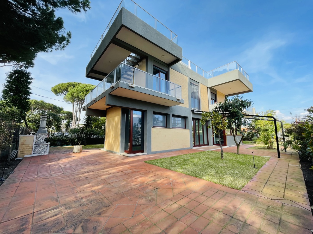 Villa in vendita a Terracina (LT)