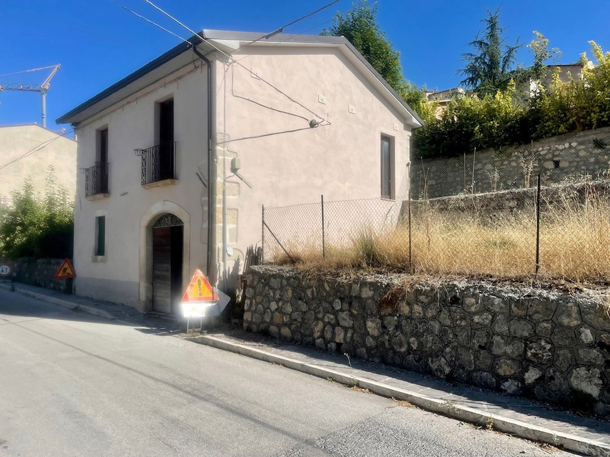 Casa indipendente in vendita a Prata D'ansidonia (AQ)