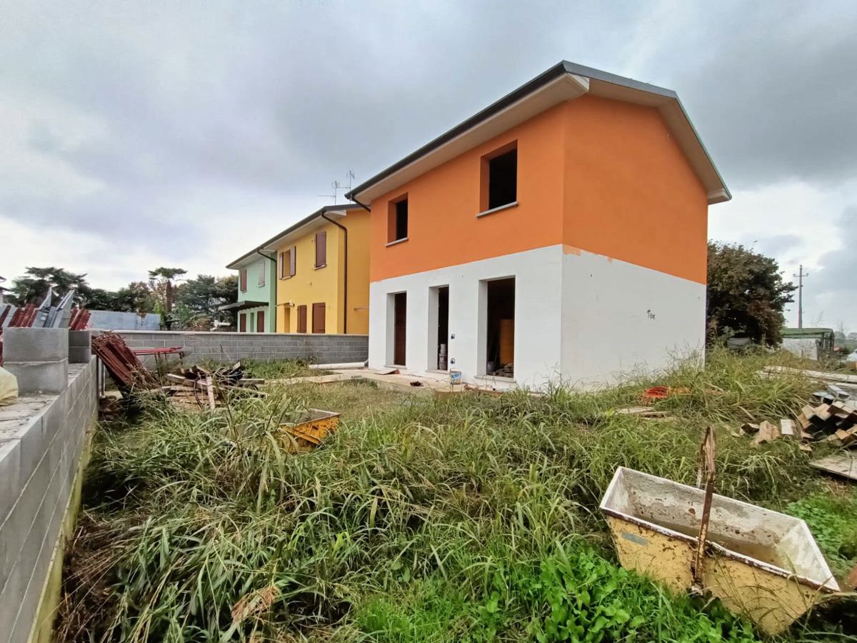 Villa in vendita a Pieve D'olmi (CR)