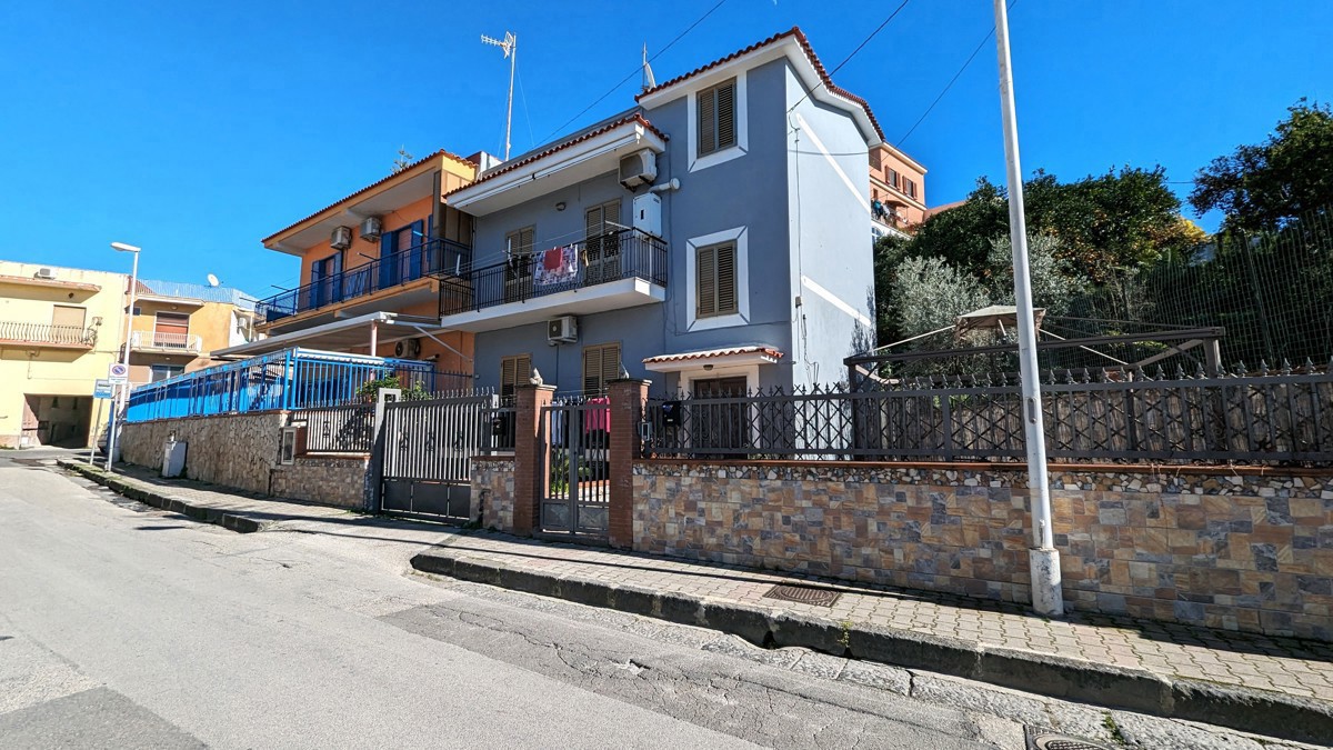 Casa indipendente in vendita a Monte Di Procida (NA)
