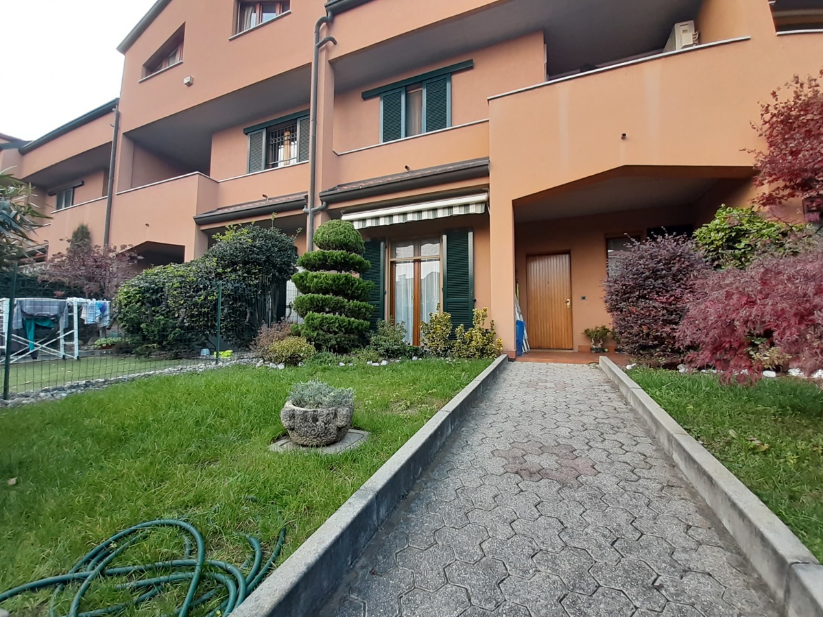 Villetta a schiera in vendita a Flora, Legnano (MI)