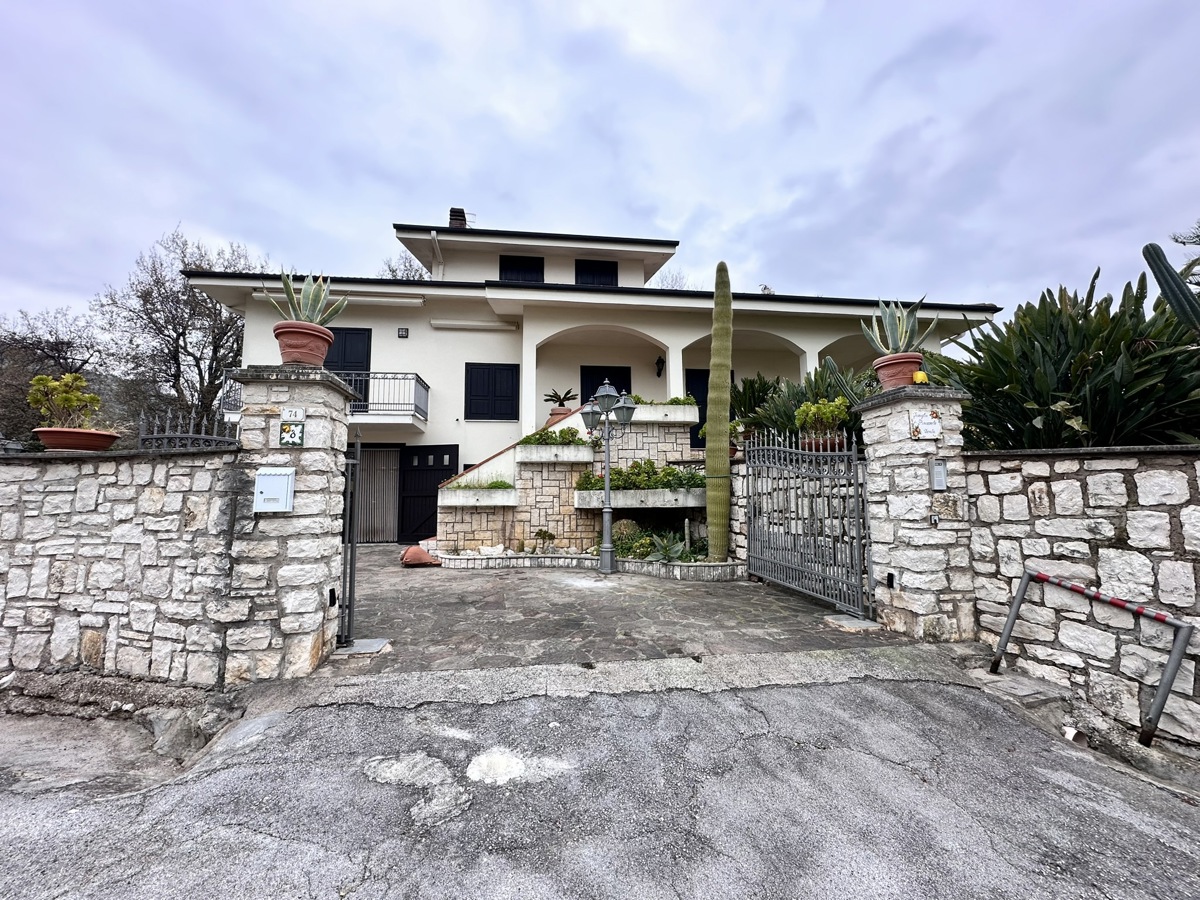 Villa in vendita a Santi Cosma E Damiano (LT)