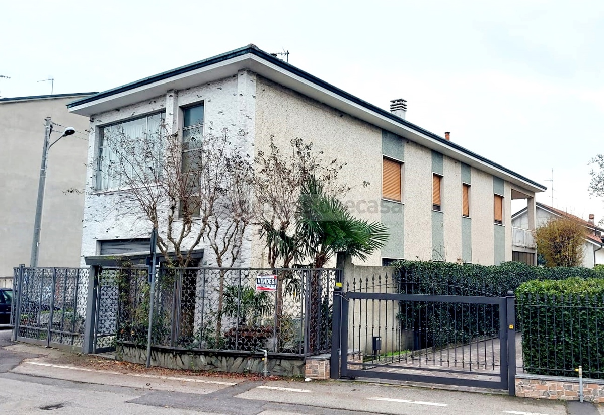 Villa in vendita a Muggiò (MB)