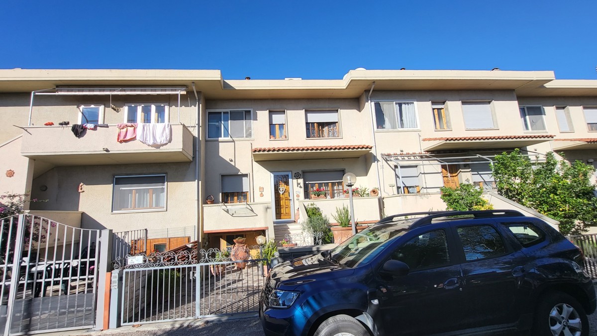 Casa indipendente in vendita a Cecina (LI)