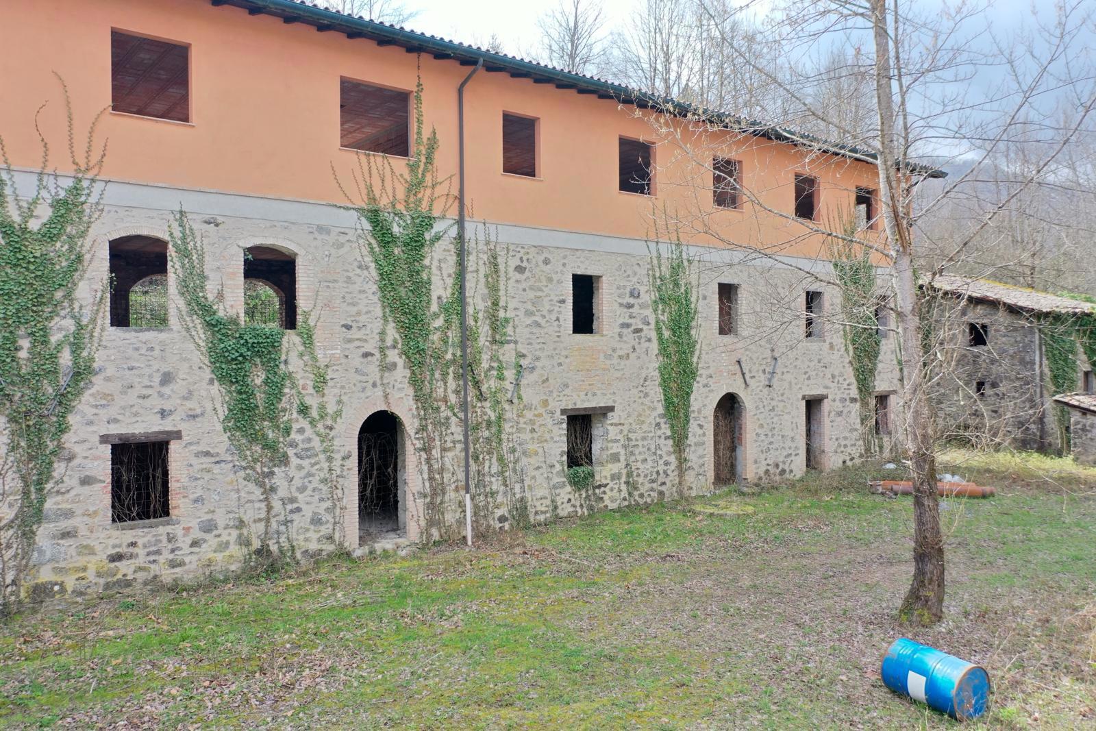 Palazzo in vendita a Camporgiano (LU)
