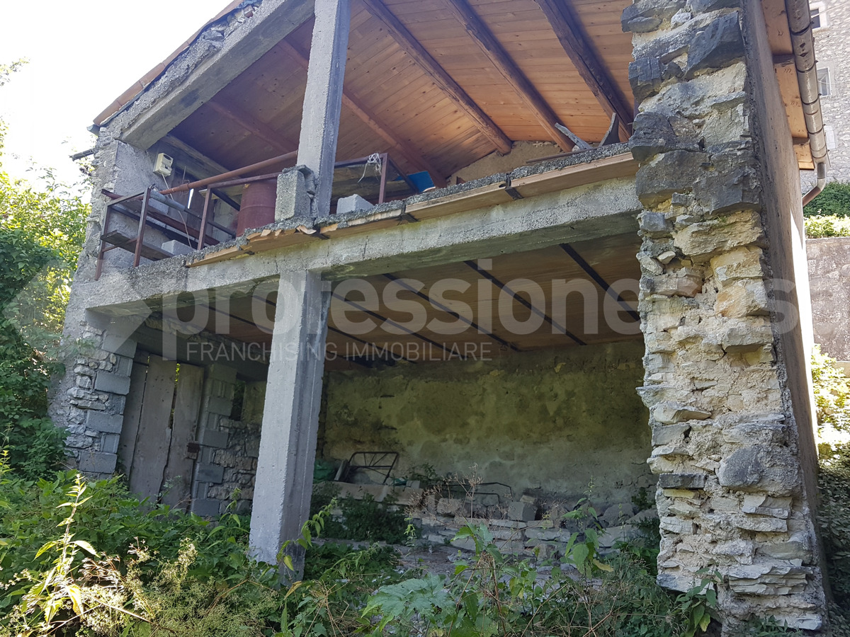 Rustico in vendita a Montenero Val Cocchiara (IS)
